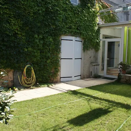 Hébergement de vacances Spacieuse Maison De Village Climatisée Avec Jardin Patio