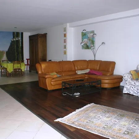 Prázdninový dům Spacieuse Maison De Village Climatisee Avec Jardin Patio
