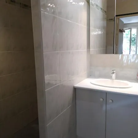 Spacieuse Maison De Village Climatisee Avec Jardin Patio *
