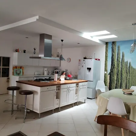 Spacieuse Maison De Village Climatisee Avec Jardin Patio Сasa de vacaciones