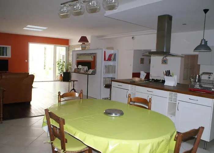Spacieuse Maison De Village Climatisee Avec Jardin Patio Tatil Evi