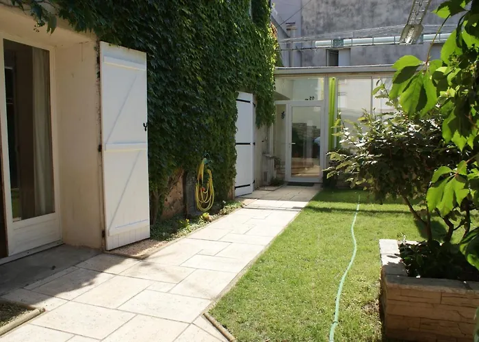 Spacieuse Maison De Village Climatisee Avec Jardin Patio