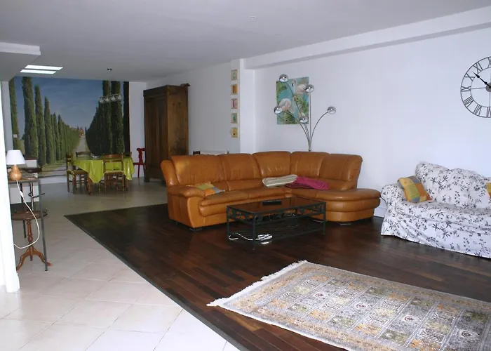 Tatil Evi Spacieuse Maison De Village Climatisee Avec Jardin Patio