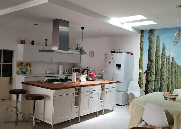 Spacieuse Maison De Village Climatisee Avec Jardin Patio Tatil Evi